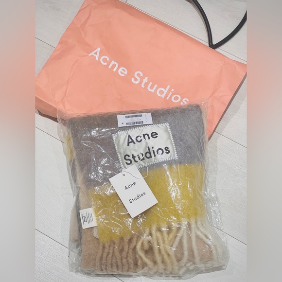 Acne Studios - Mohair Checked Scarf - Picture 2 of 8